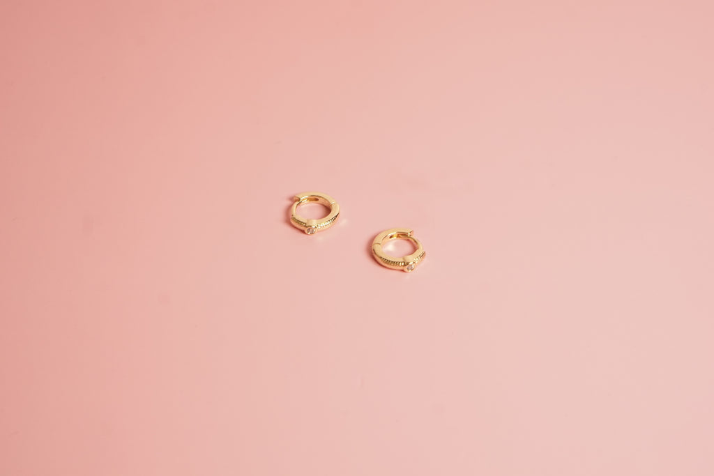 Huggies onduladas zirconias chapa de oro