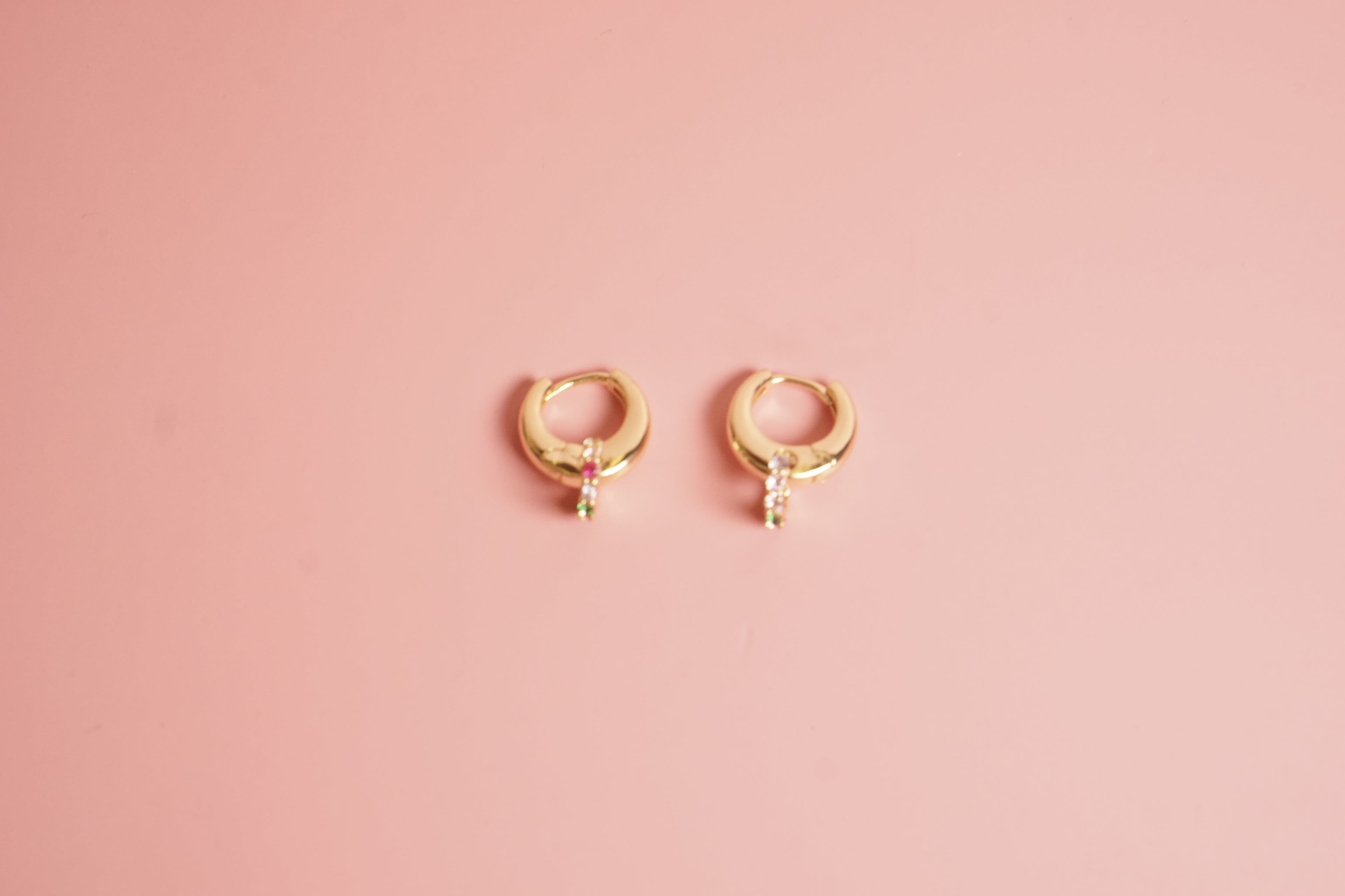 Huggies ovalada rondel con zirconias multicolor