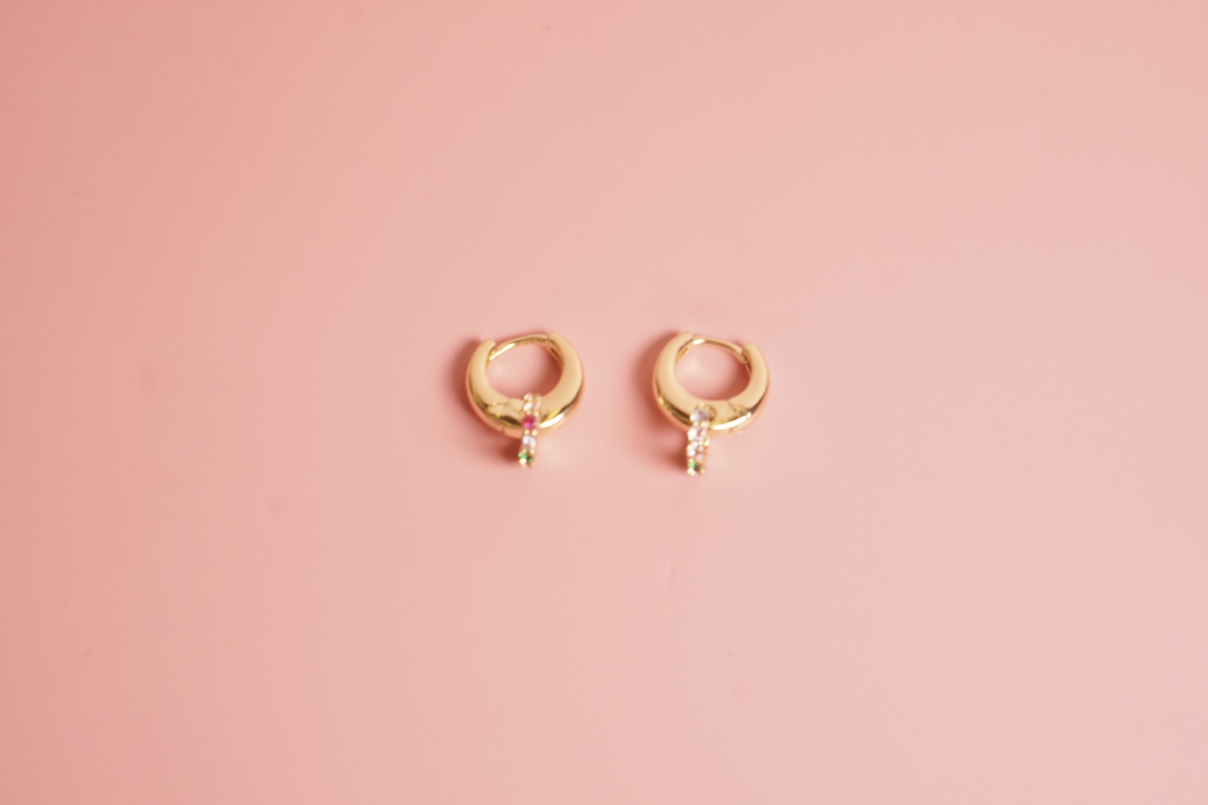 Huggies ovalada rondel con zirconias multicolor