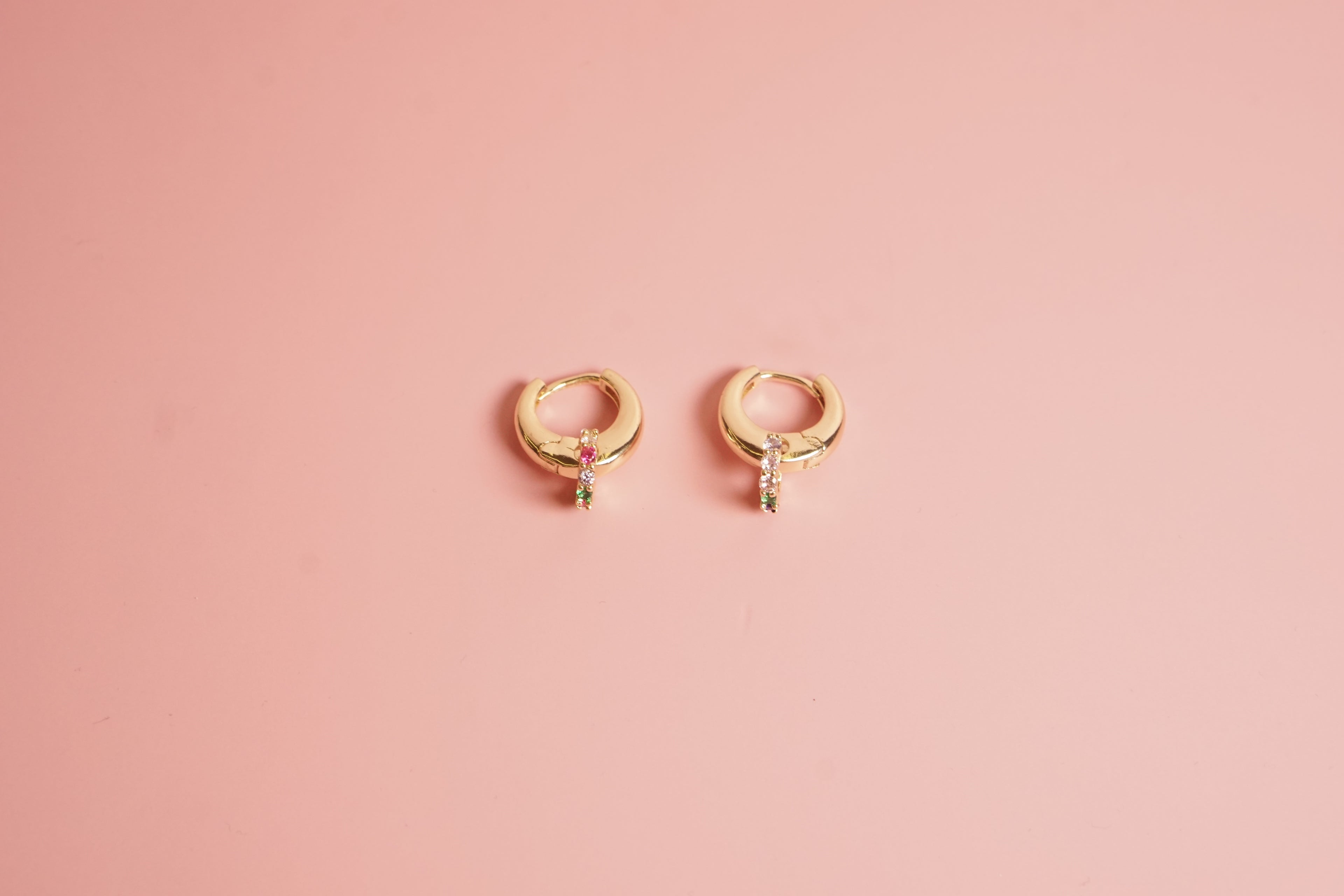 Huggies ovalada rondel con zirconias multicolor