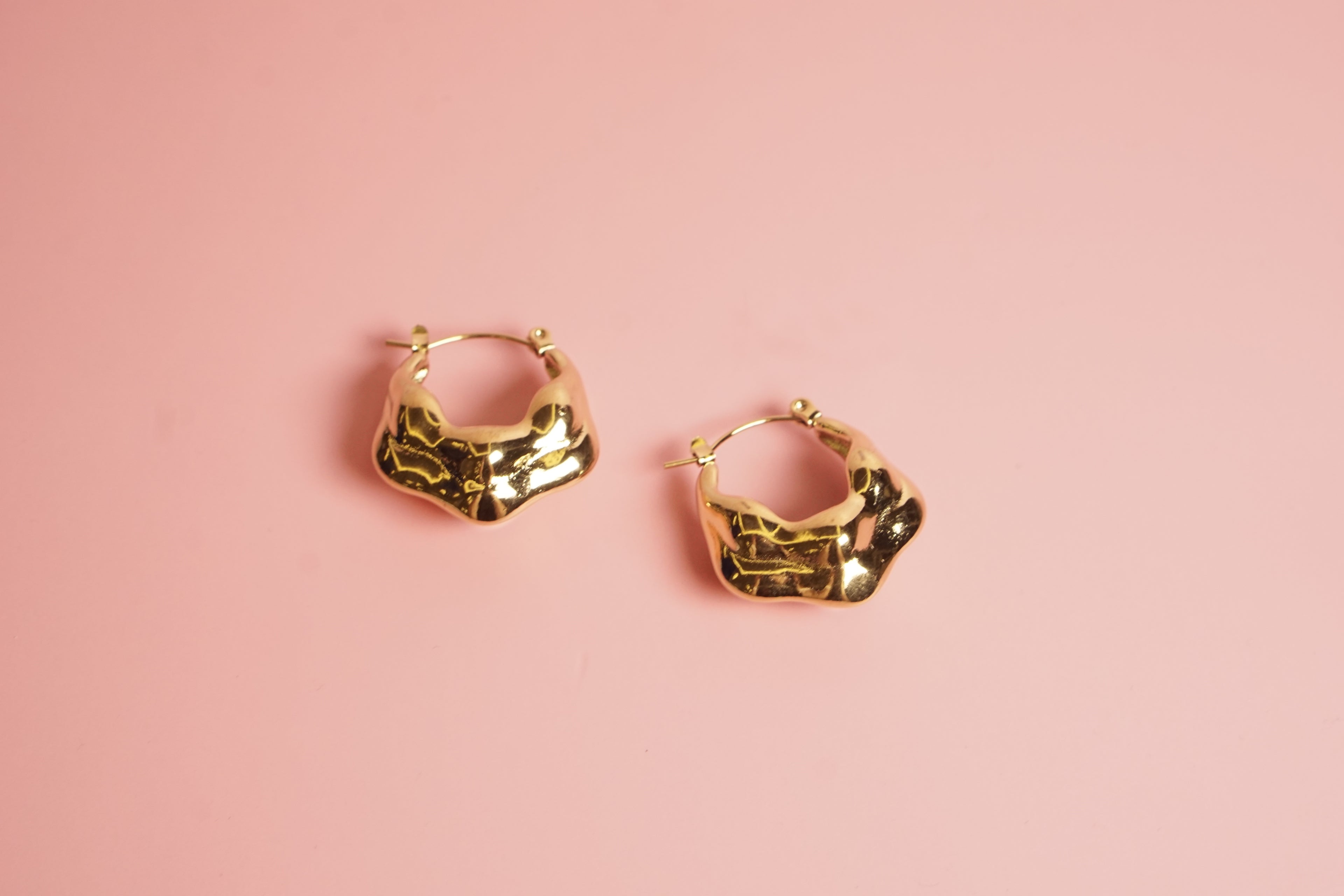 Arracada tipo canasta texturizada acero