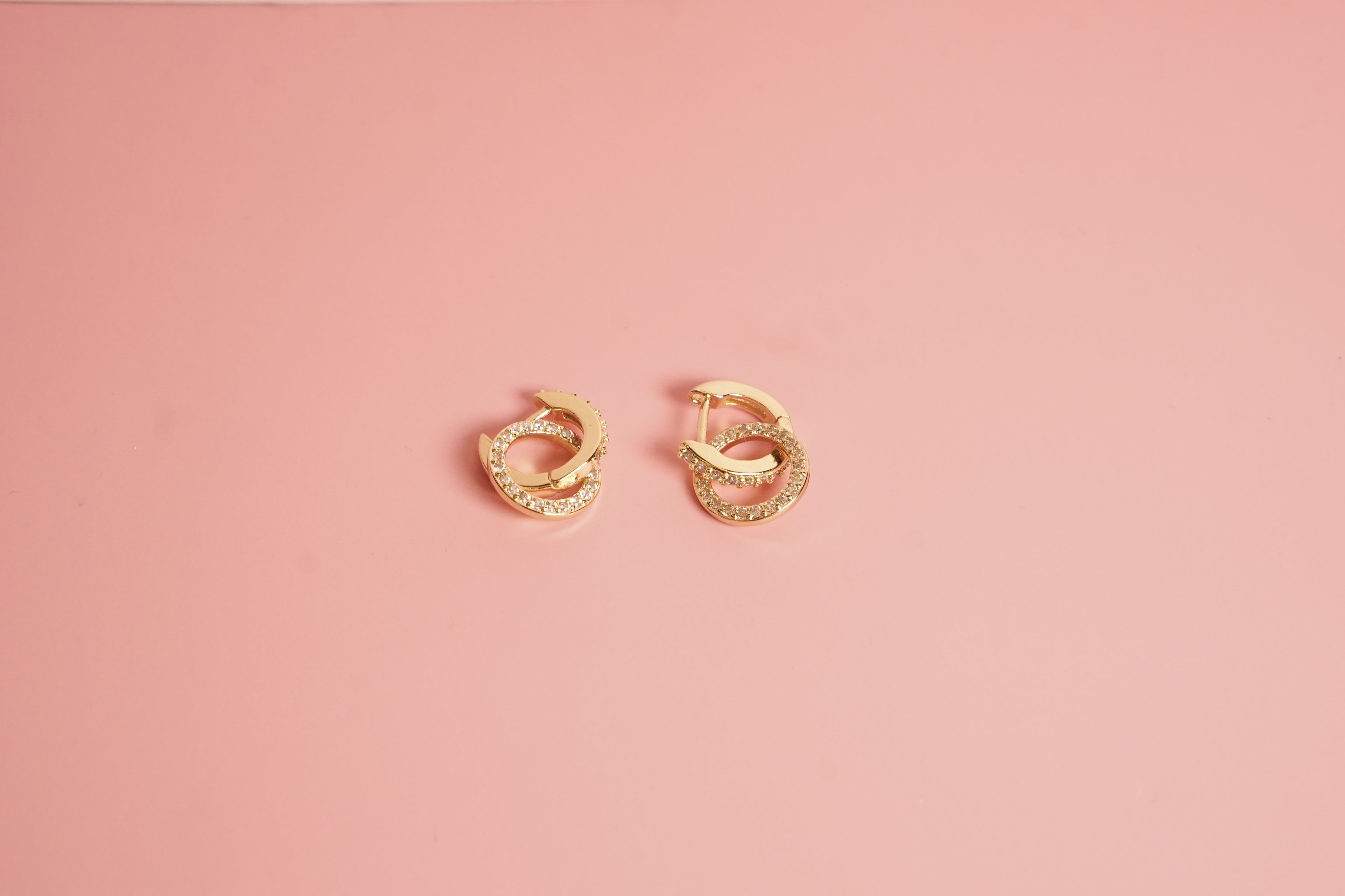 Huggies colgante circulo zirconias