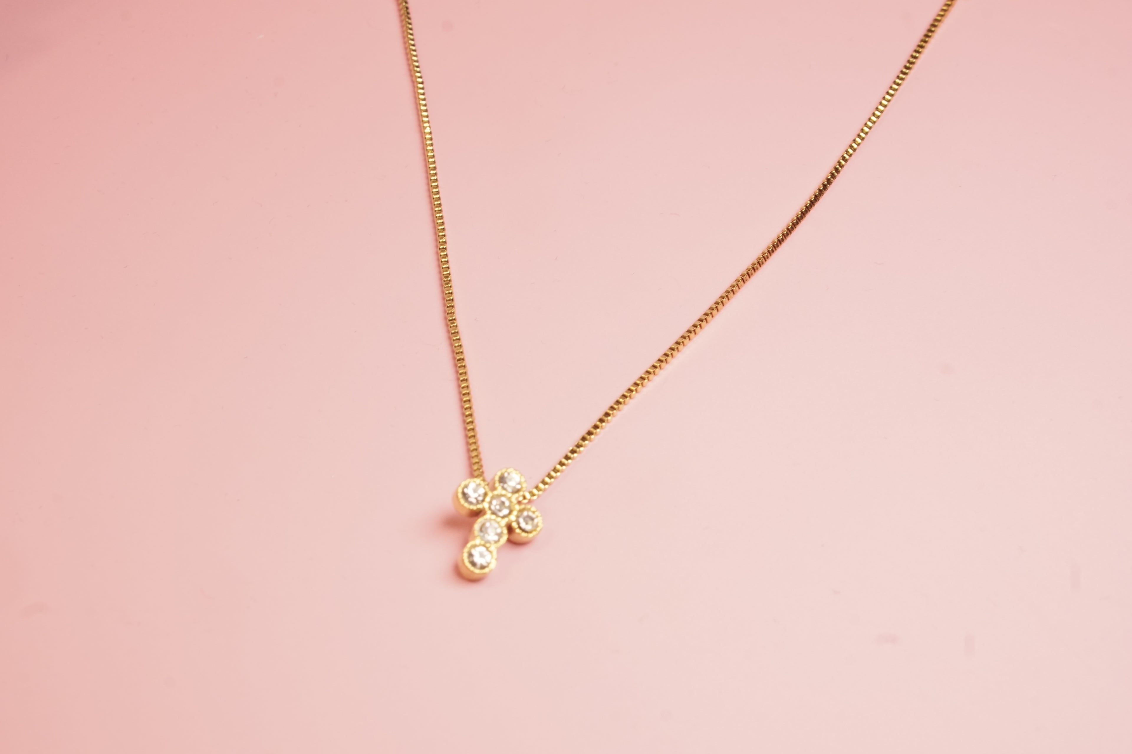 COLLAR RELIGIOSO CRUZ CON CRISTAL REDONDO 39C