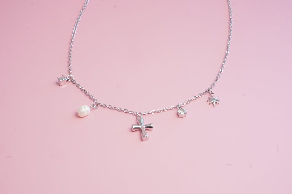 COLLAR DE CRUZ Y ESTRELLA CON PERLA Y CRISTALES