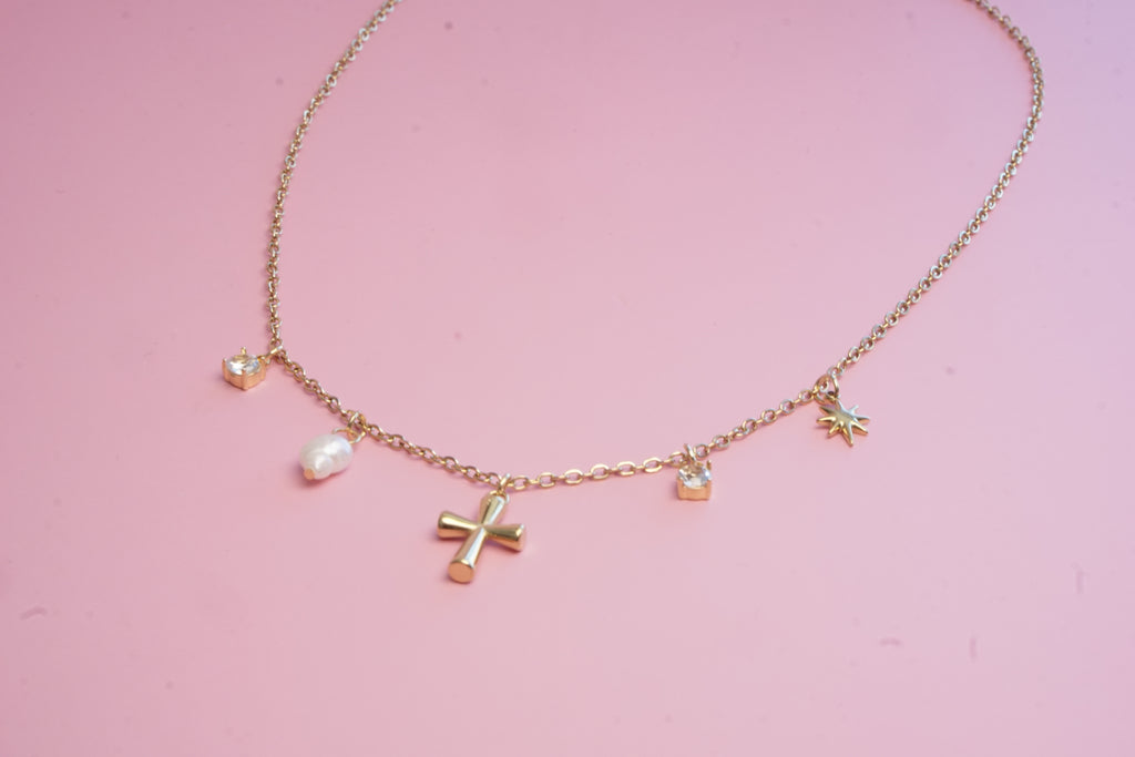 COLLAR DE CRUZ Y ESTRELLA CON PERLA Y CRISTALES