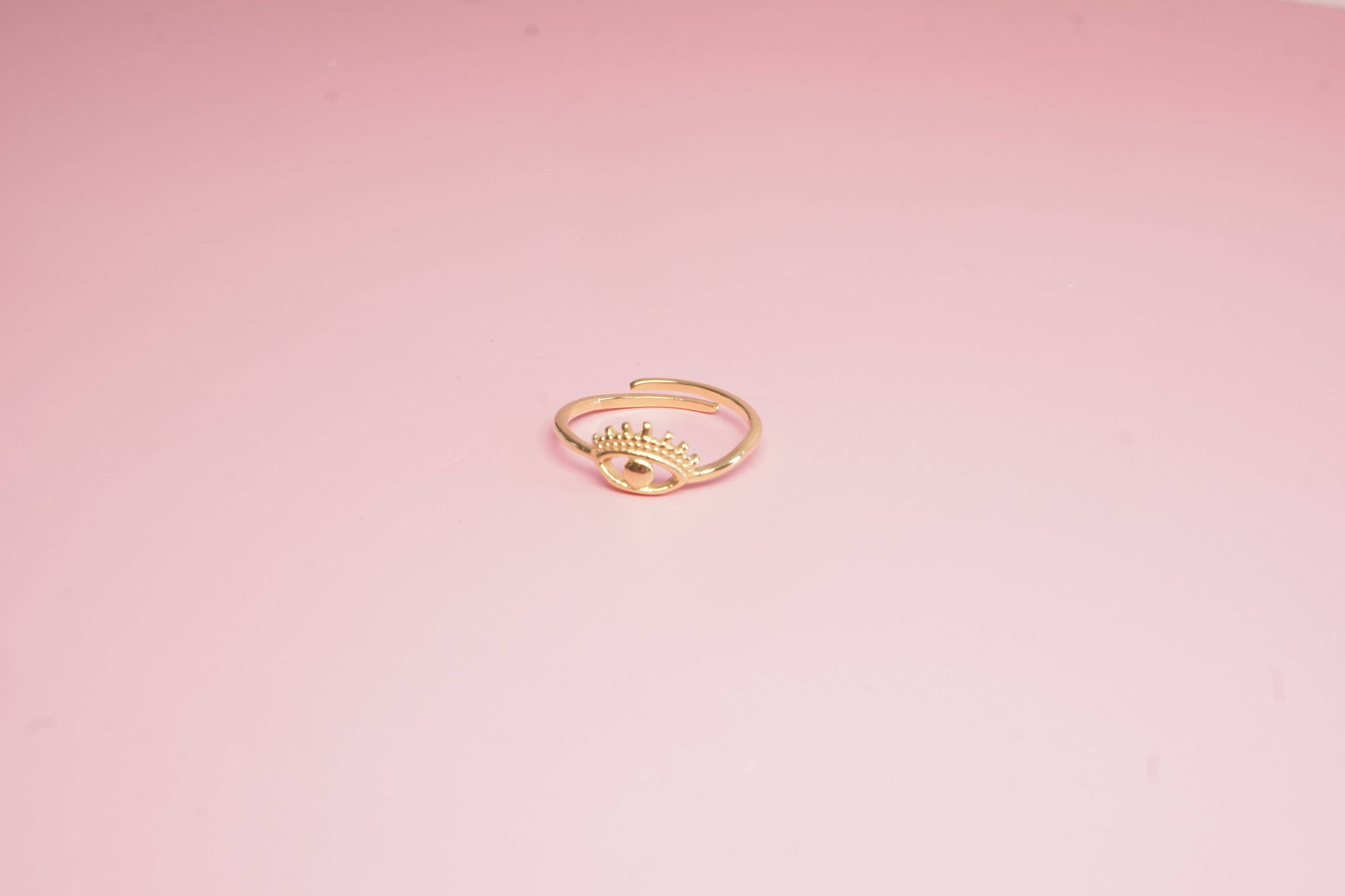 ANILLO AJUTABLE DE OJO CON PESTAÑAS 7MM DORADO