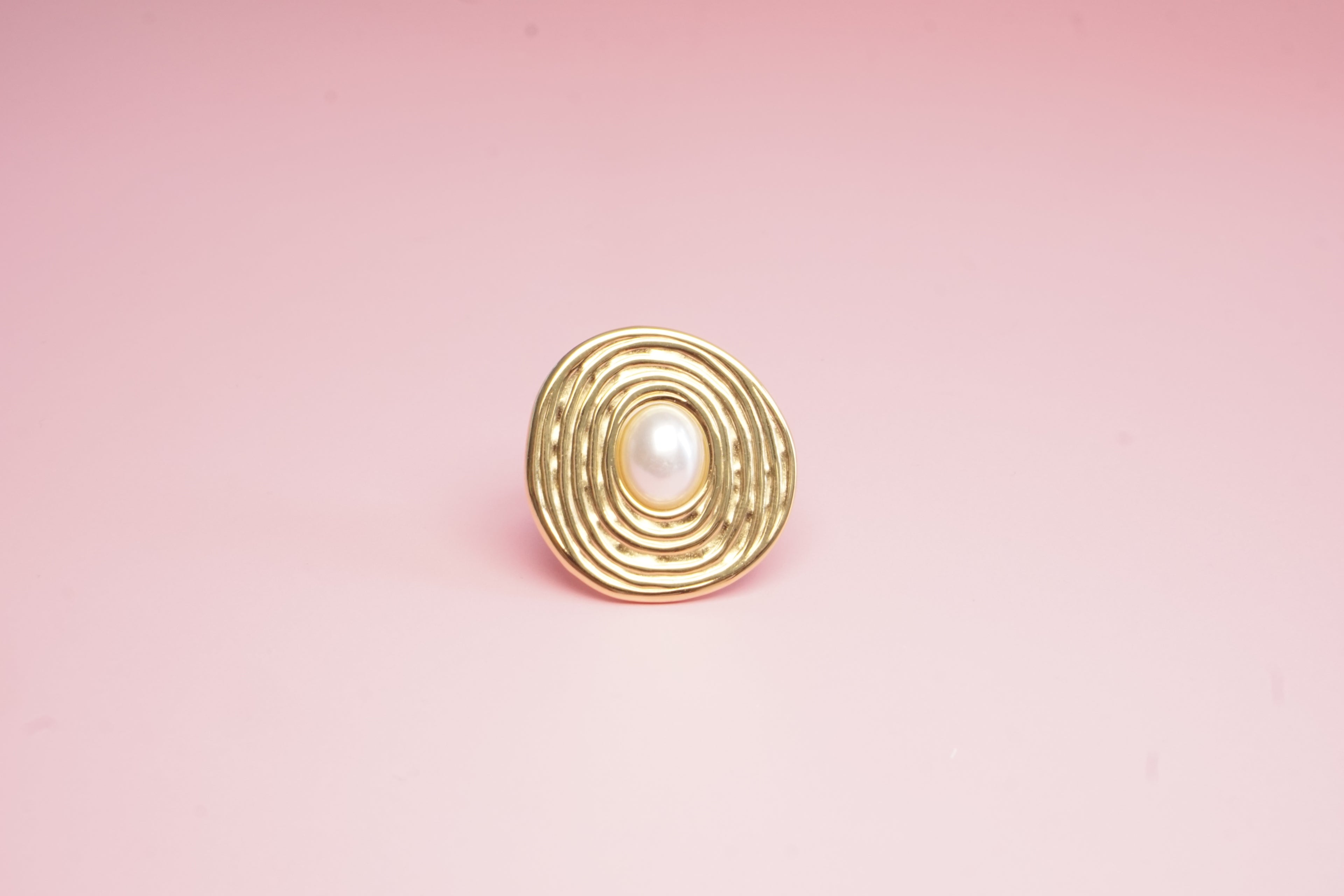 ANILLO AJUSTABLE CIRCULAR CON ESPIRAL Y PERLA O