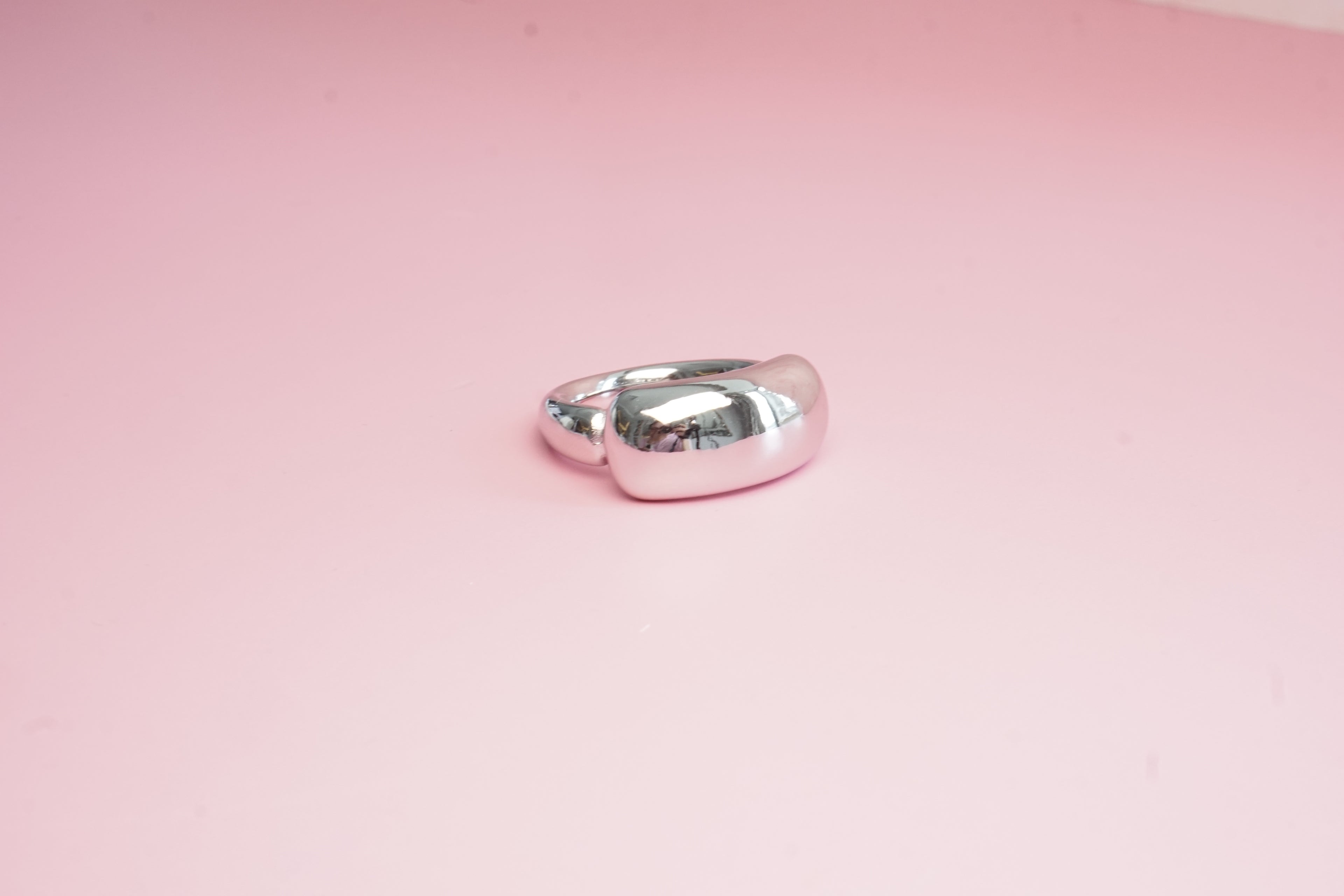 ANILLO CHUNKY CON BARRA RECTANGULAR LISA 12MM/