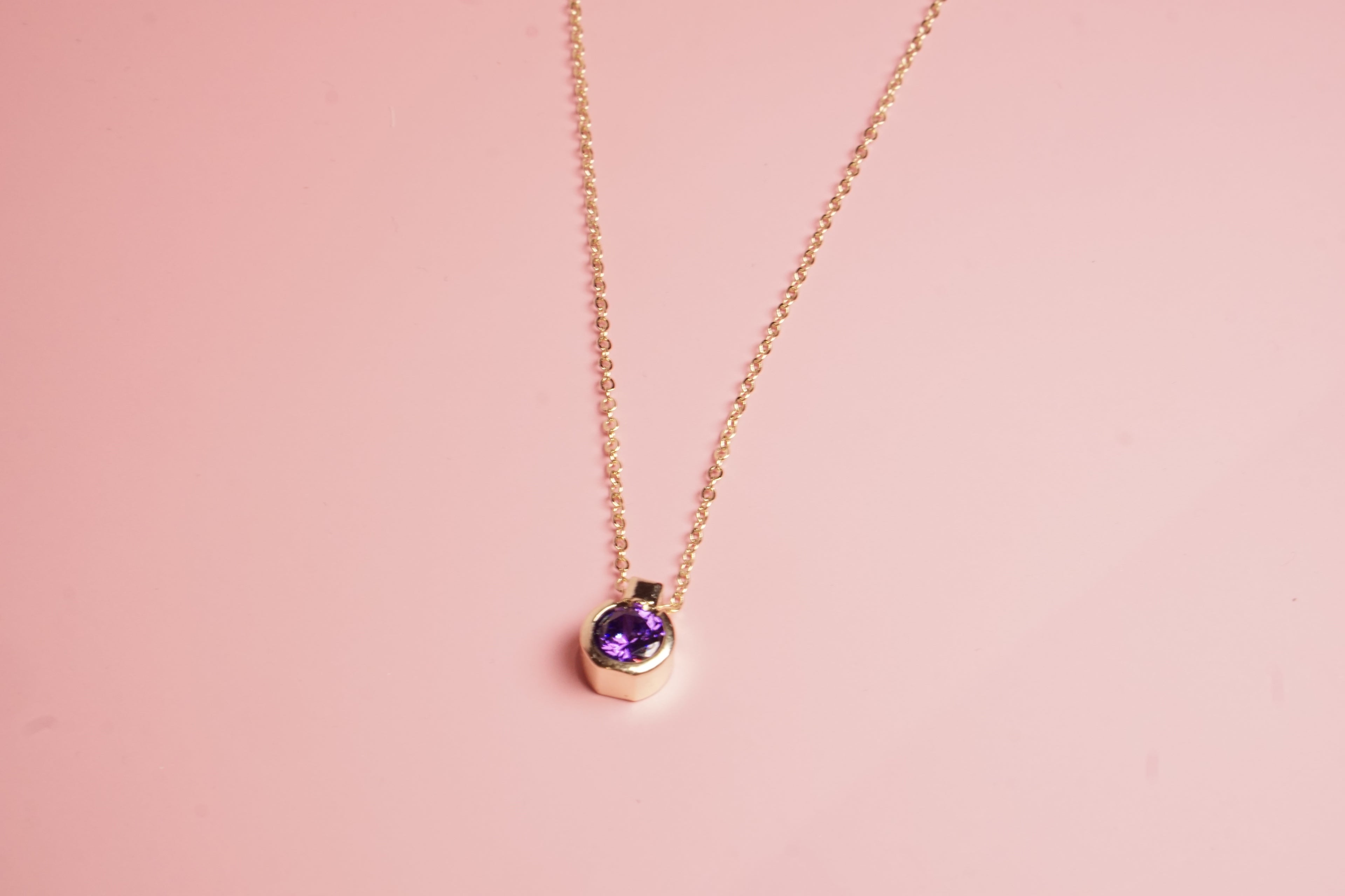 COLLAR ZIRCONIA 13X10MM VIOLETA DORADO CL764P