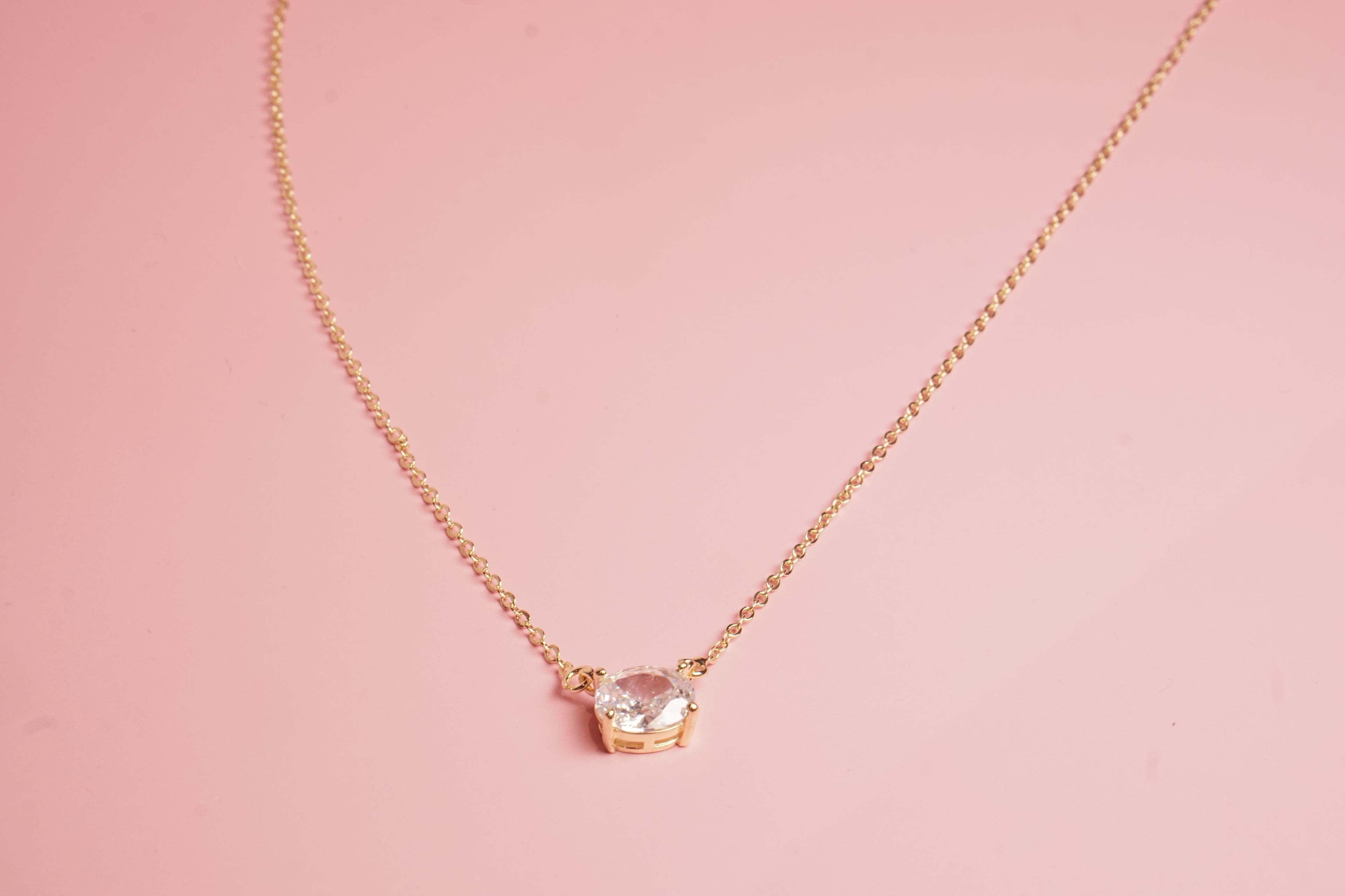 COLLAR OVAL 10X8 MM ZIRCONIA DORADO CL820P