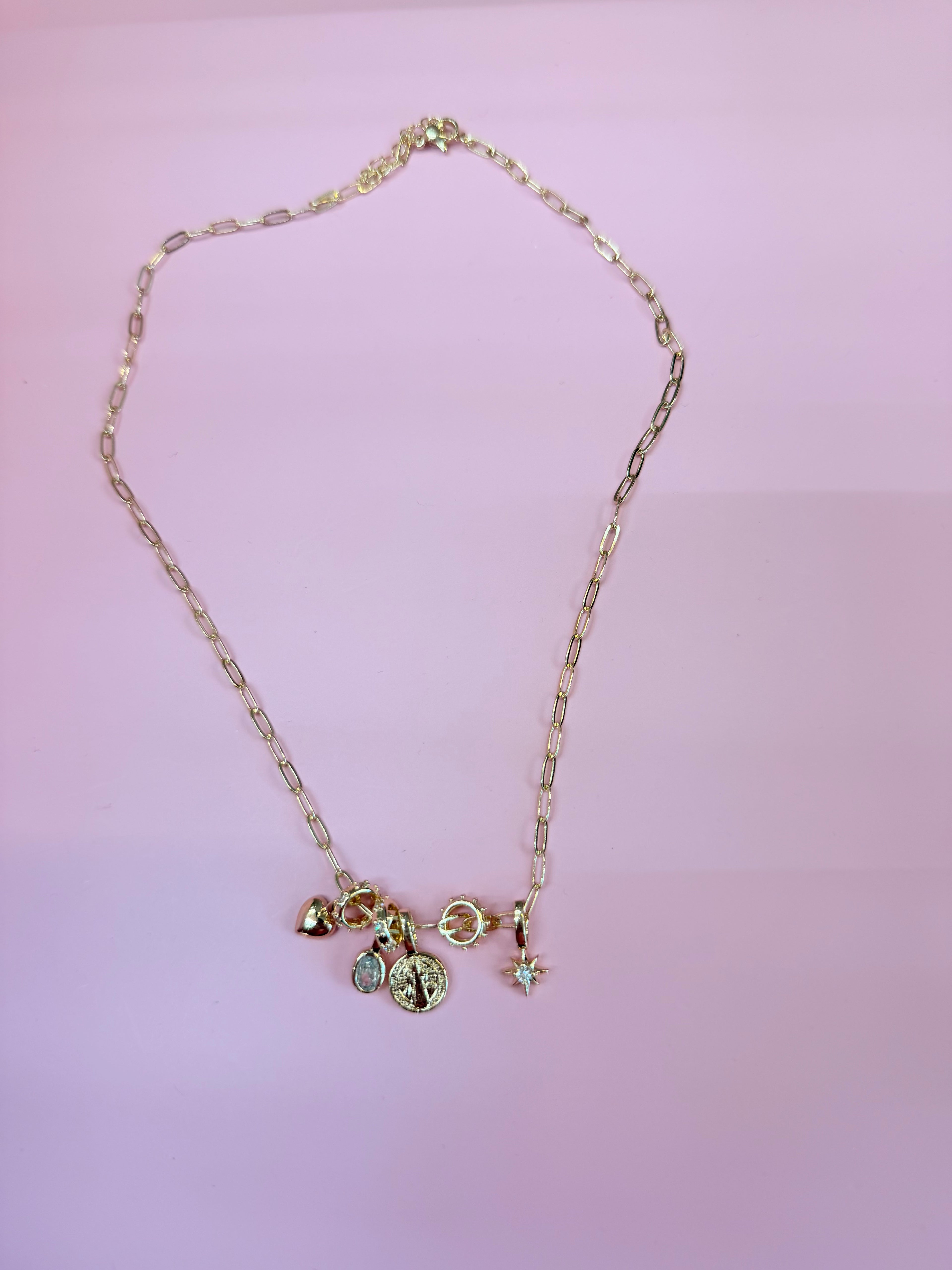 Collar medallas múltiples con cadena paperclip