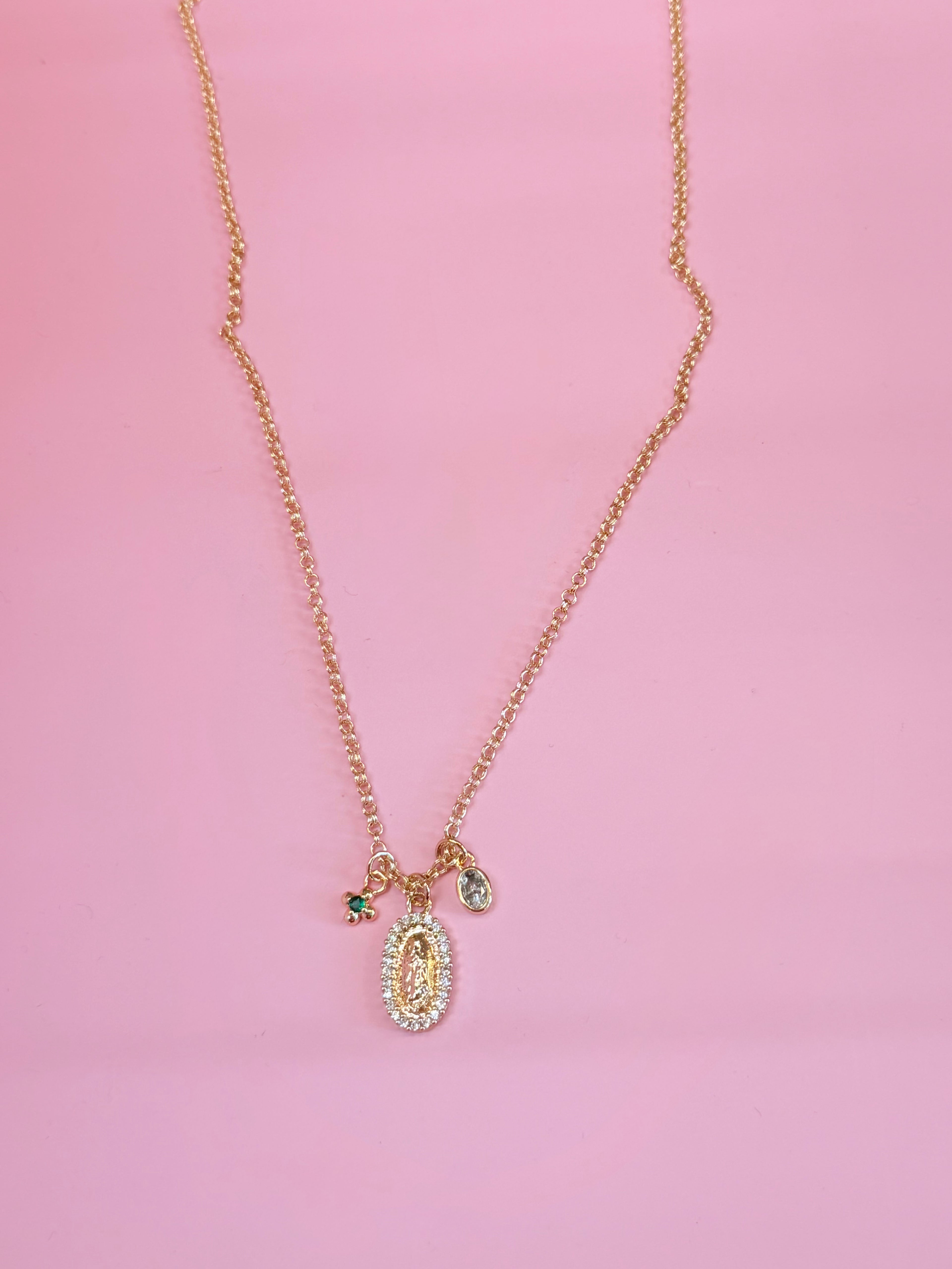 Collar virgen múltiples dijes