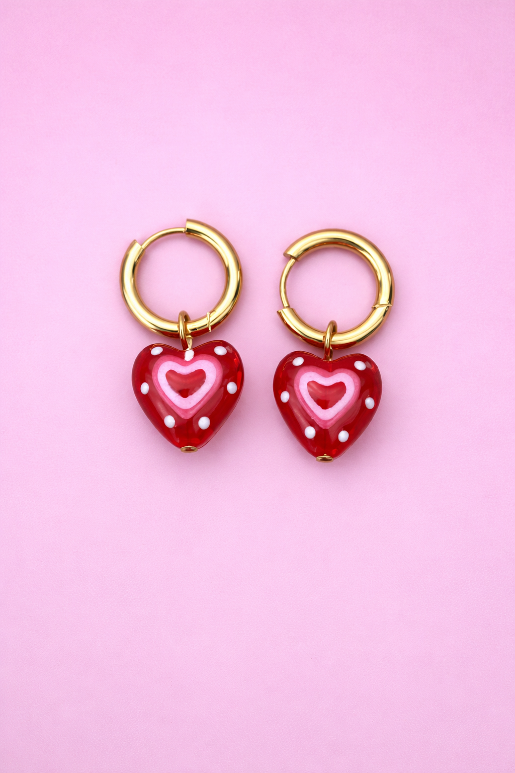 Huggies con corazones esmaltados