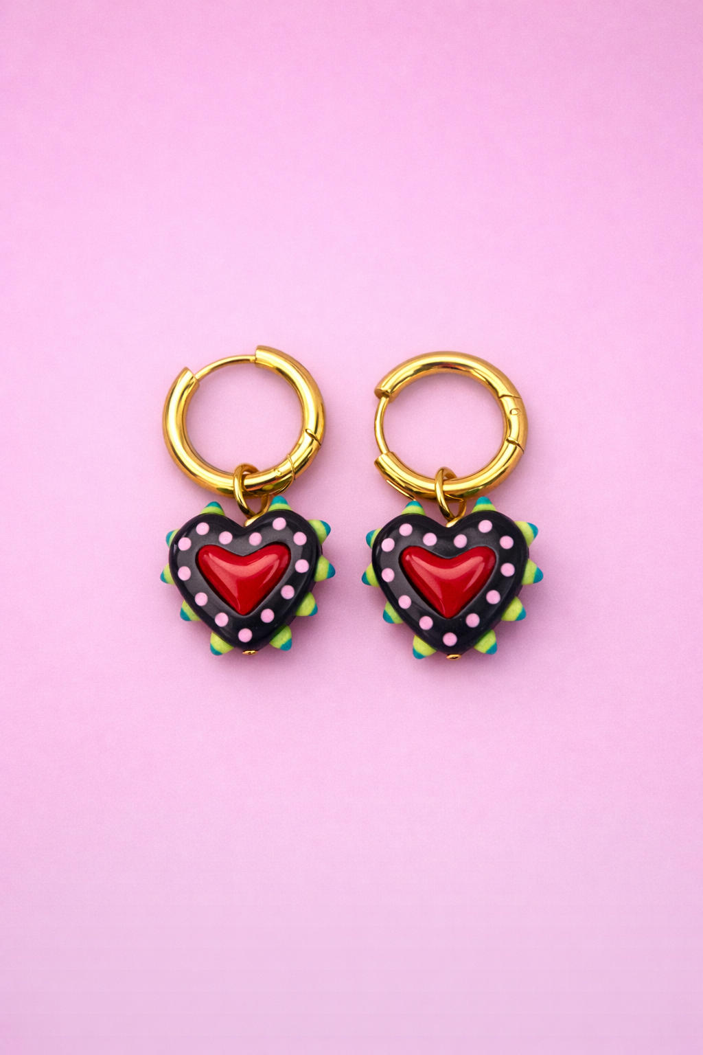 Huggies con corazones esmaltados