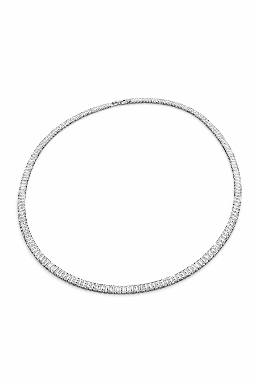 Collar tipo tennis fondo plateado zirconia rectangular