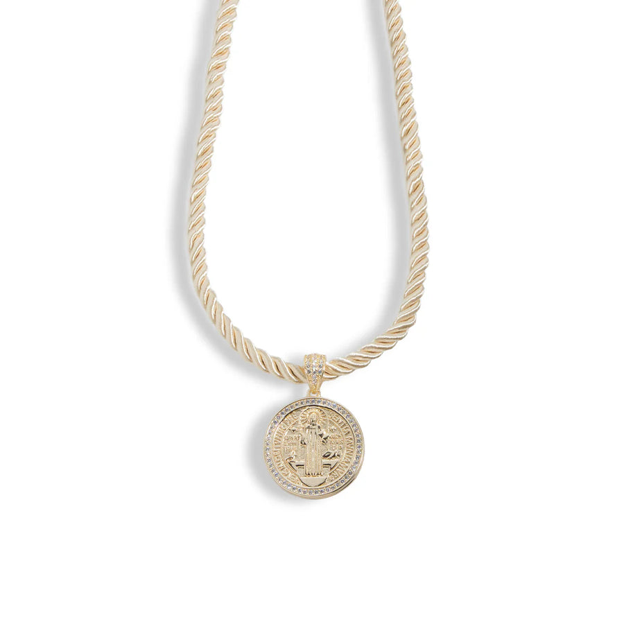 Collar con medalla grande de san Benito cordón torzal