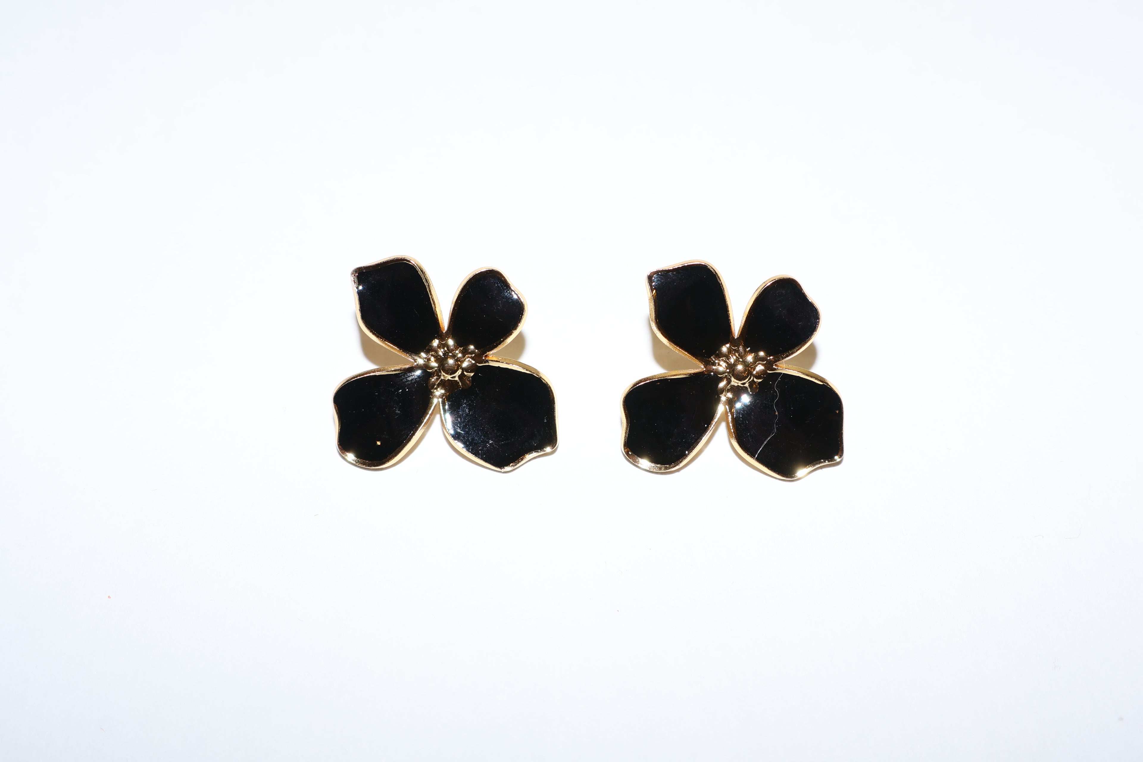 Aretes flor negra