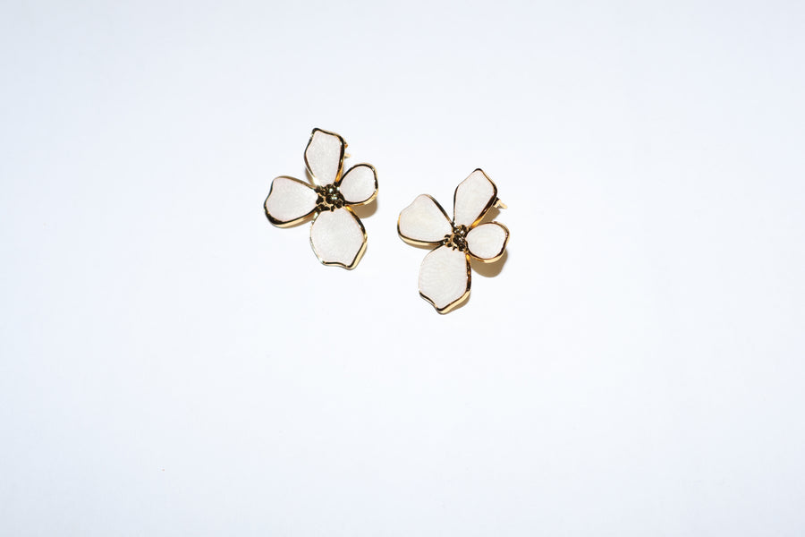 Aretes flor blanca
