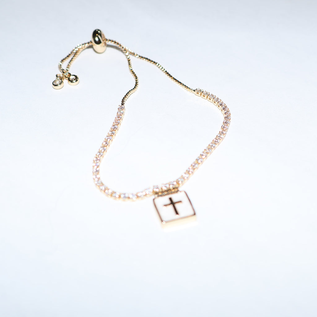 Pulsera tipo tennis con cruz