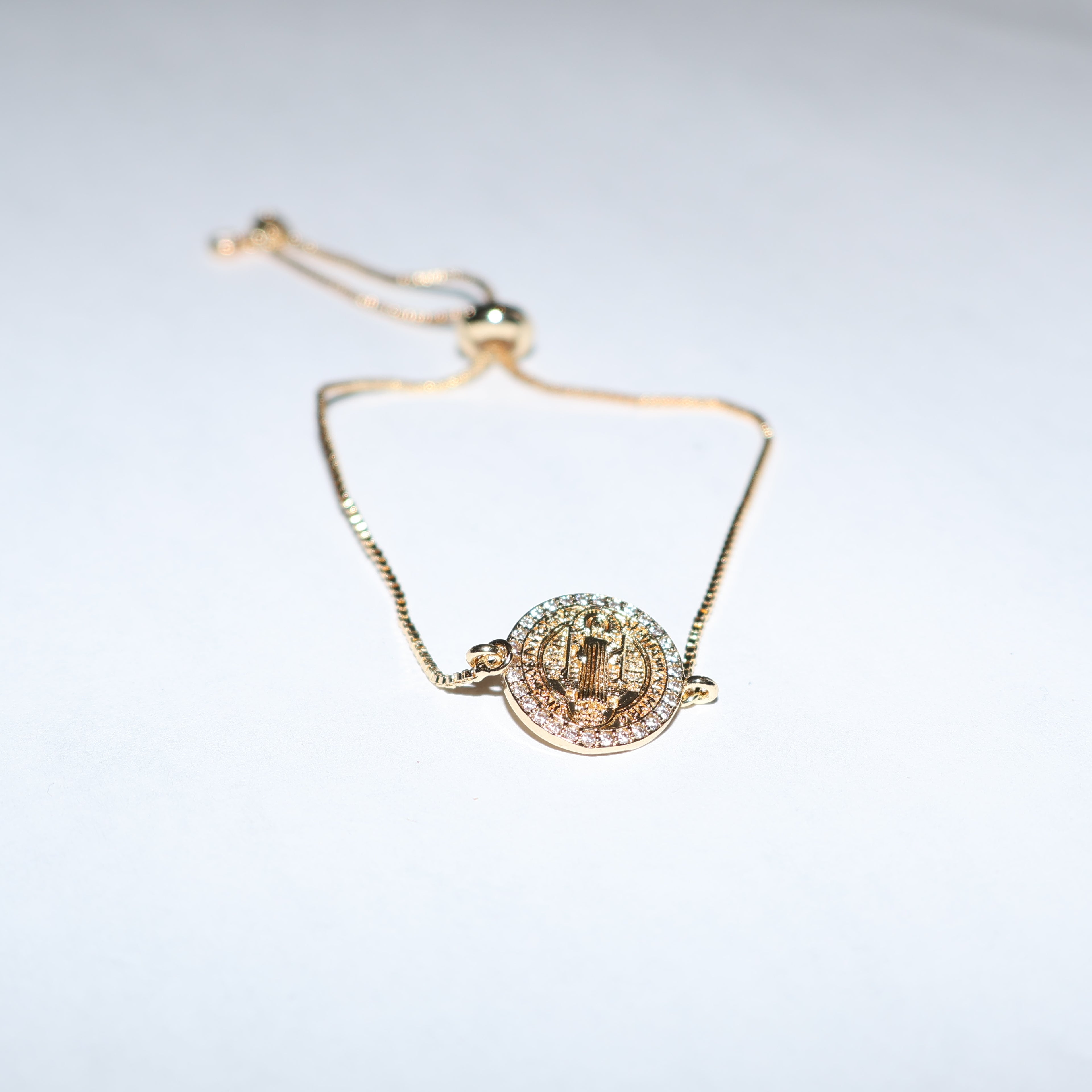 Pulsera ajustable con san benito