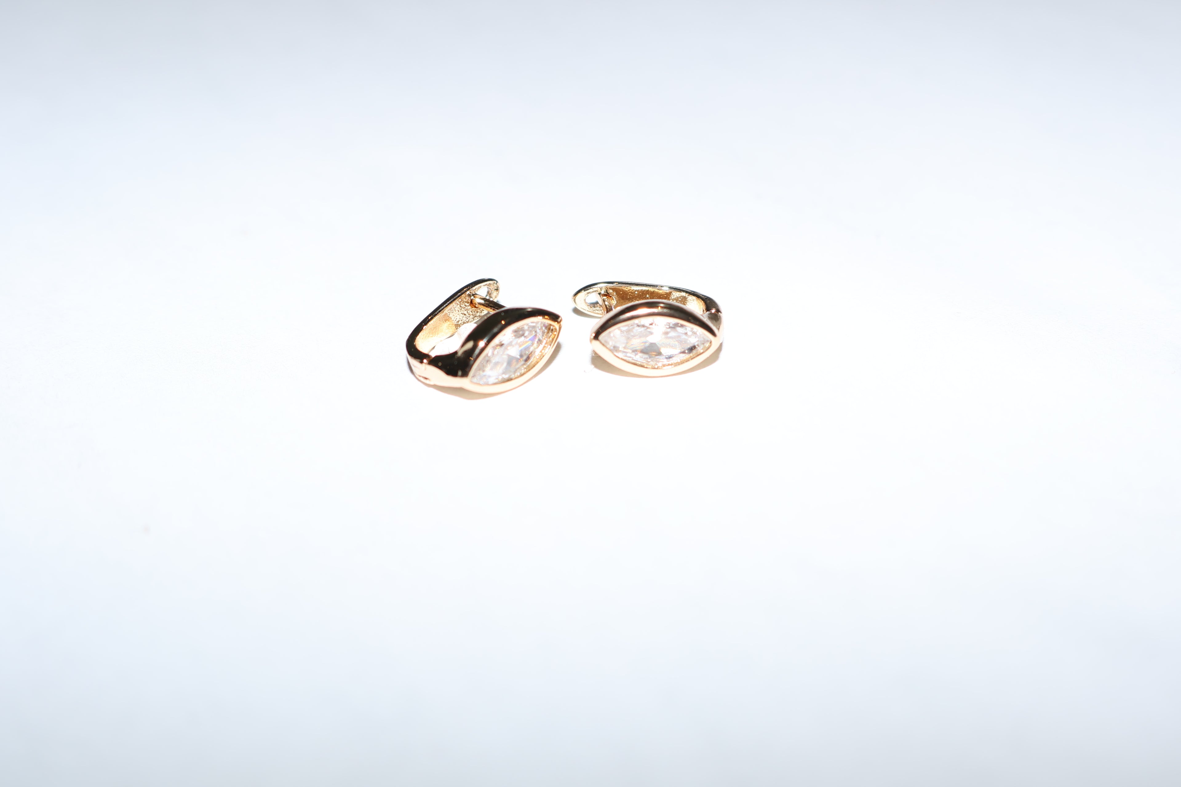 huggies con zirconias marquise