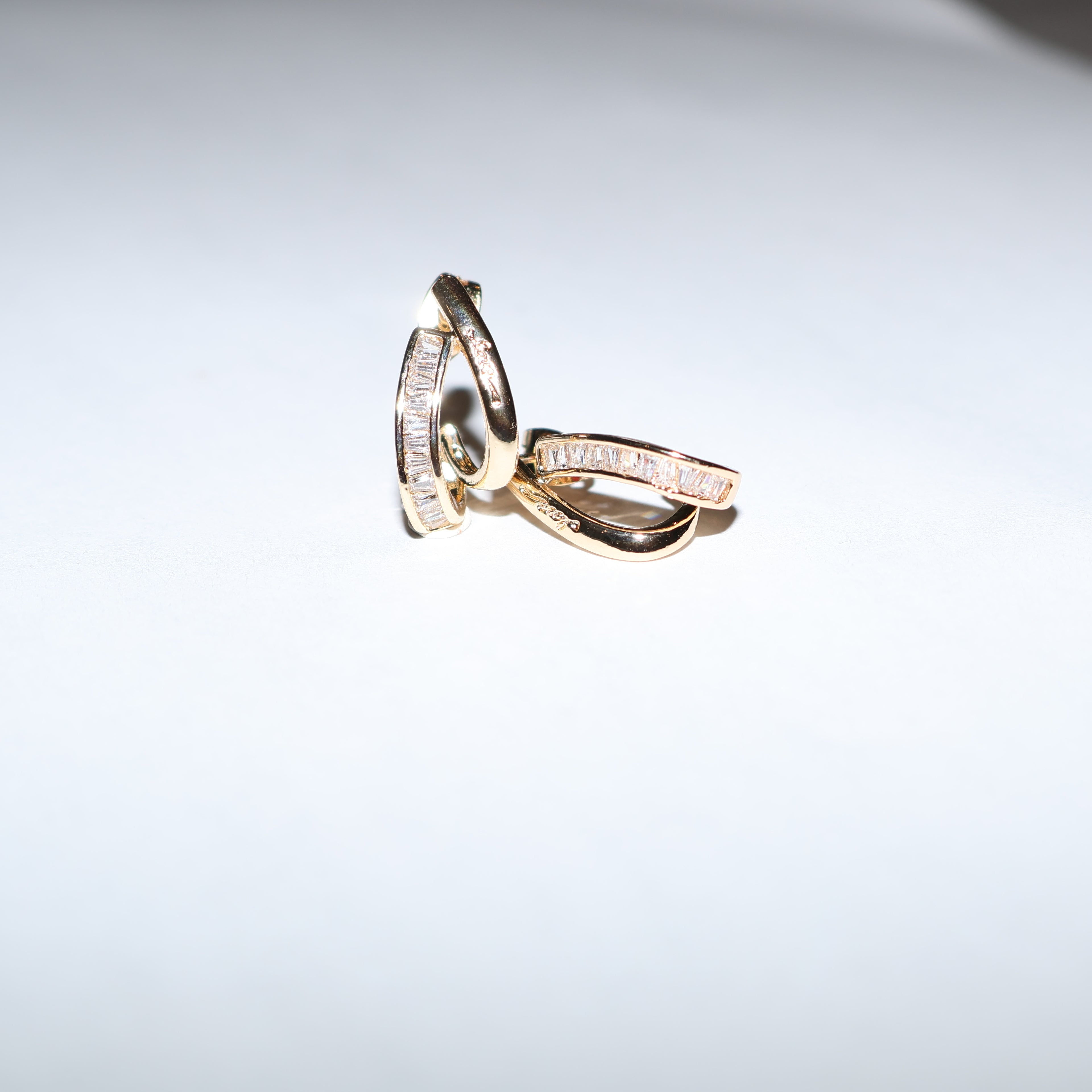 aretes entrelazados con zirconias