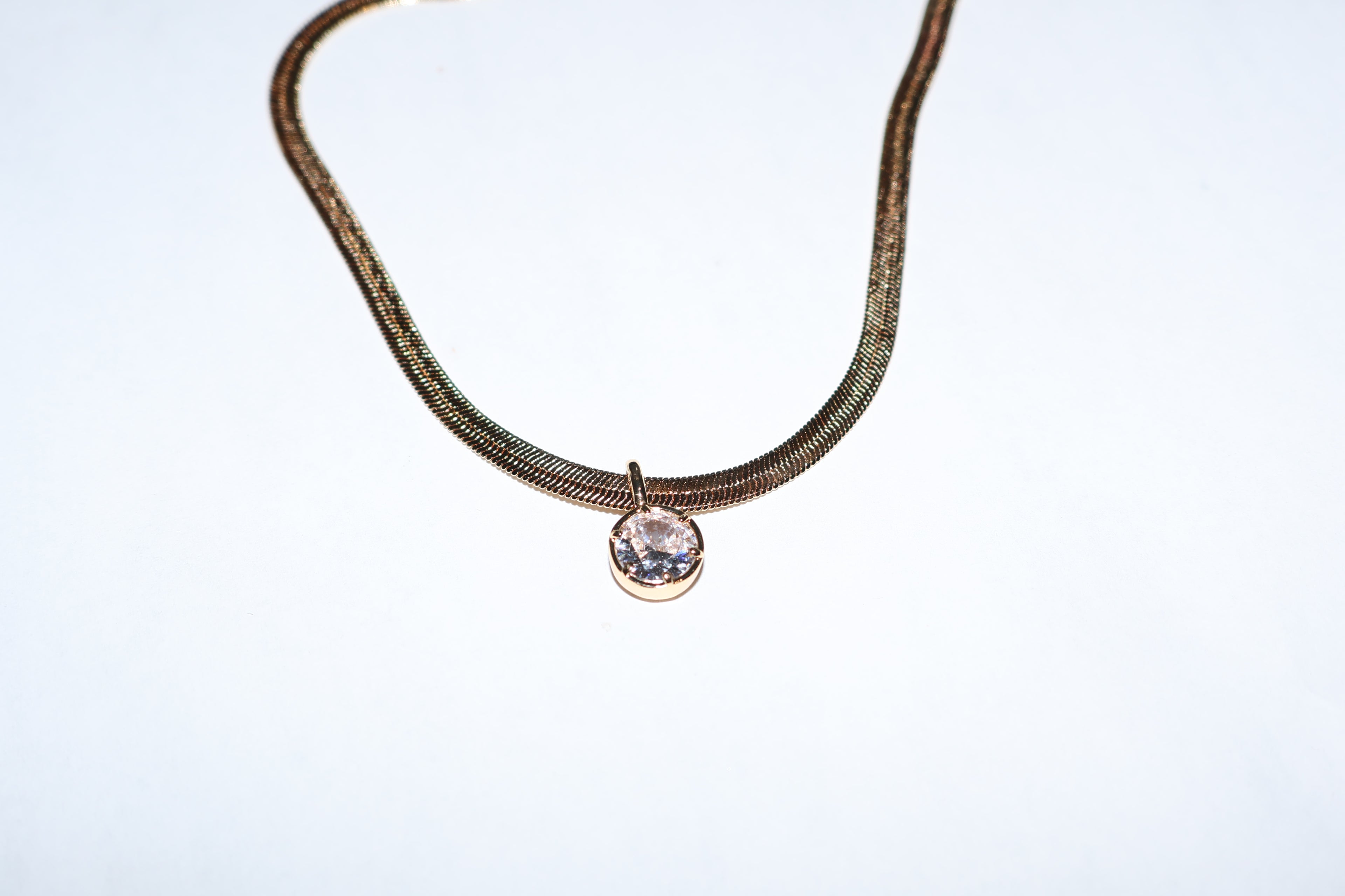 collar cadena planchada con zirconia circular