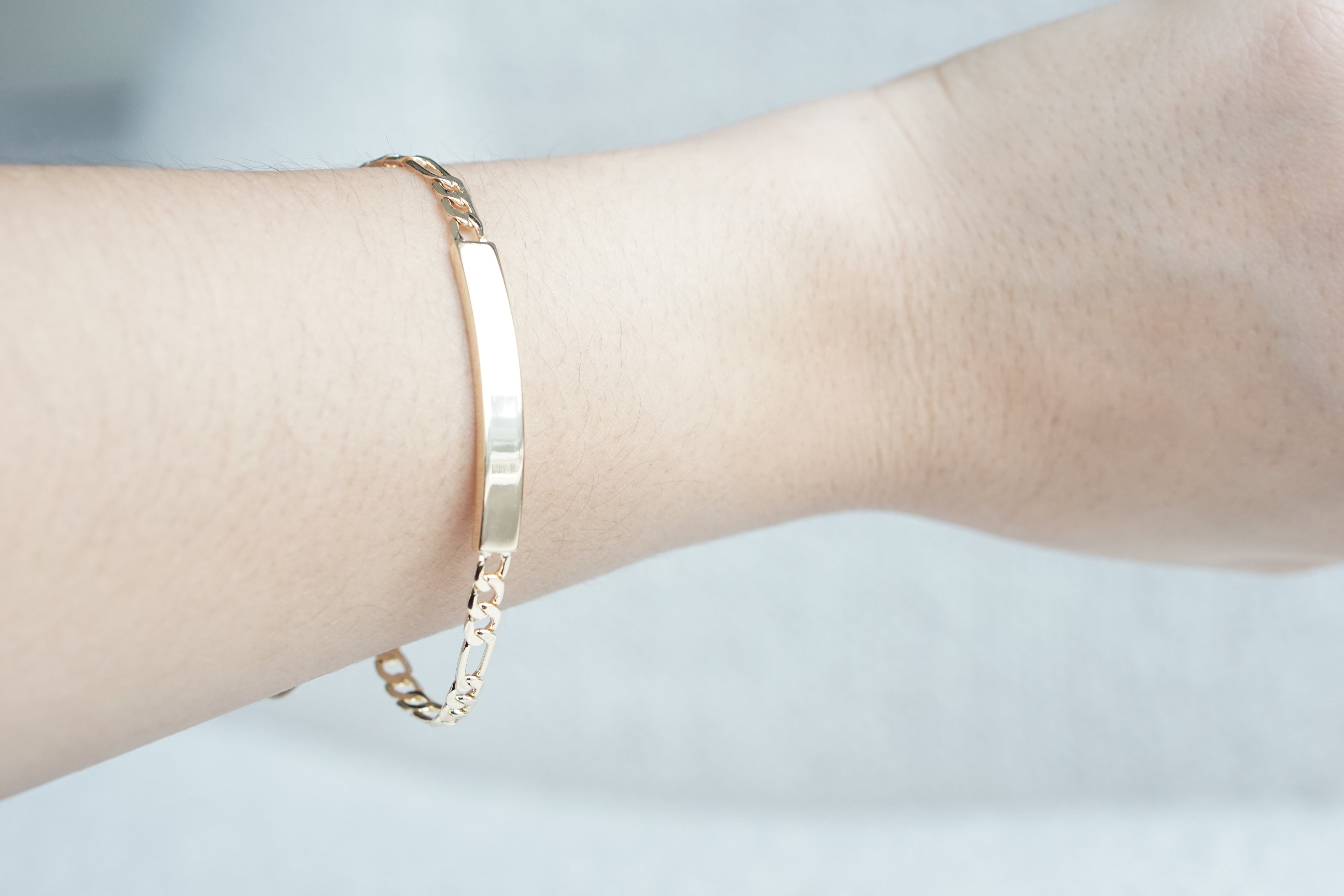 Engraved Plate ID Bracelet with Border Lines & Alternating Link 1x1 19CM – 14K