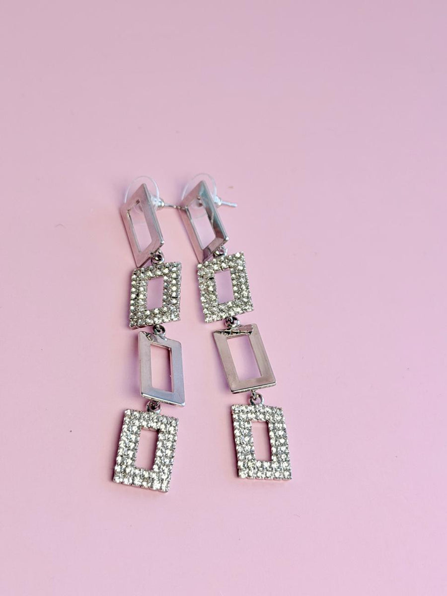 ARETES CUADRADOS LARGOS CHAPA18K