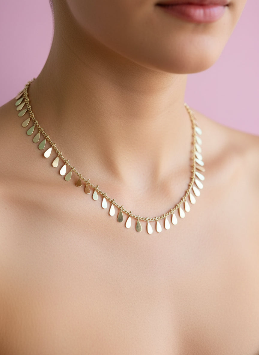 Petal necklace ch18k