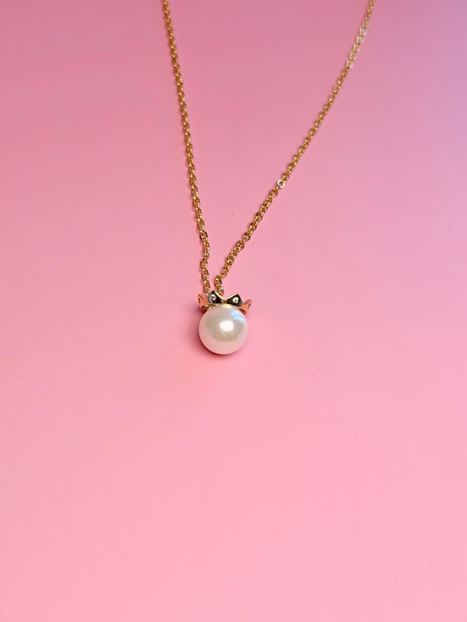 COLLAR PERLA CON CORONA ZIRCONIAS DORADO CL77