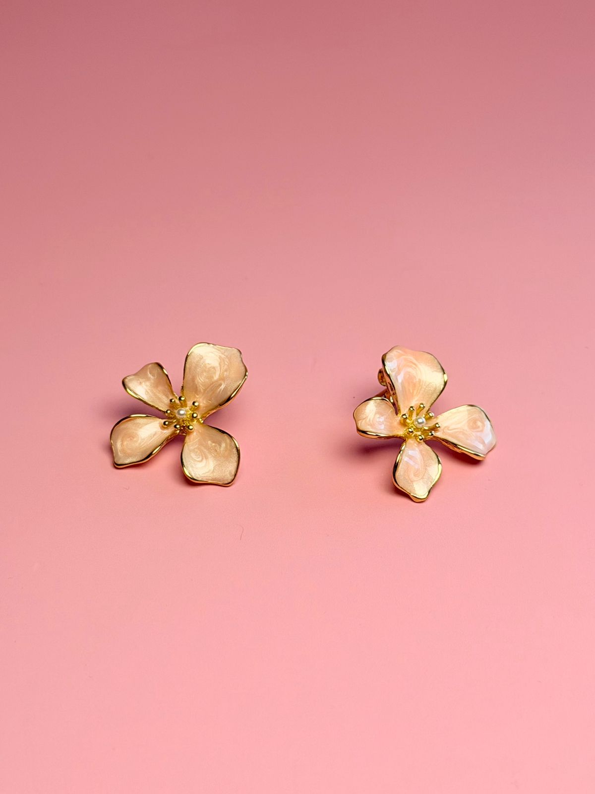 Aretes flor rosa modelo 1 ch18k