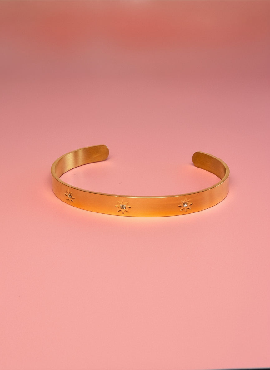 BRAZALETE LISO CON SOLES GRABADOS Y CRISTAL 6M